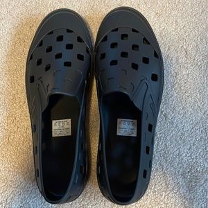 Brand new vans trek slip on men’s size 11